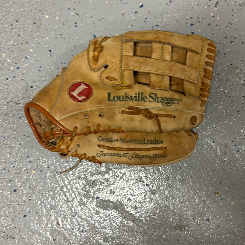 Louisville Slugger Baseball Glove